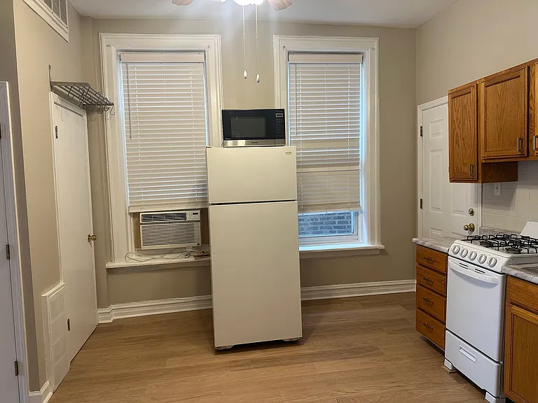 854 N Hermitage Ave #2F — Photo 4