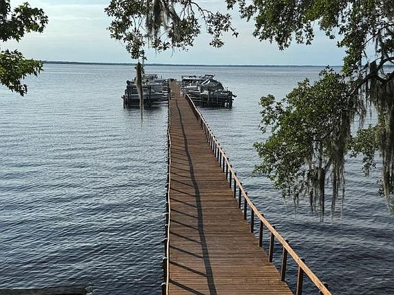 COMMUNITY DOCK