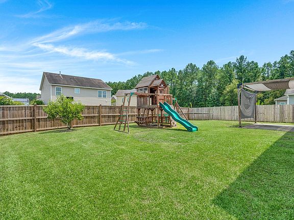 3rd image of 4004 Chadford Park Dr