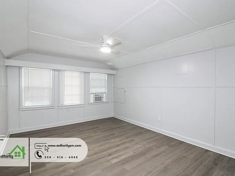 1143 Magnolia St — Photo 15