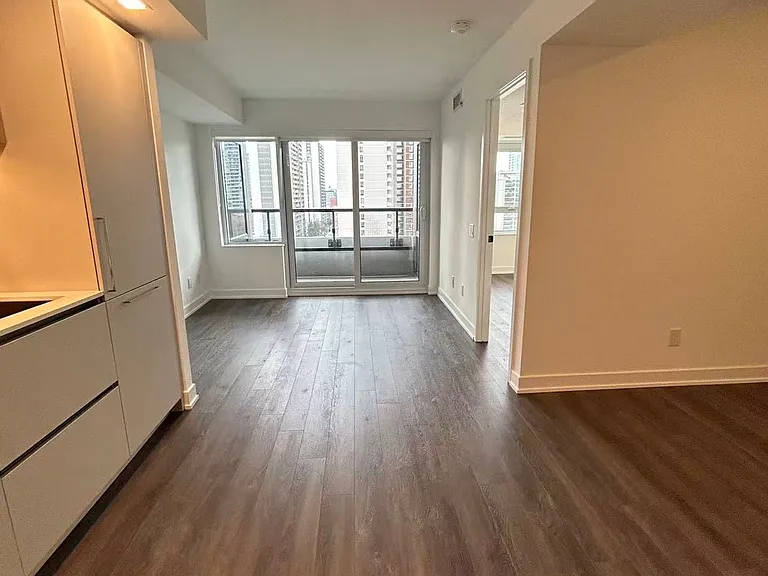 609 Sherbourne St #1011 — Photo 3