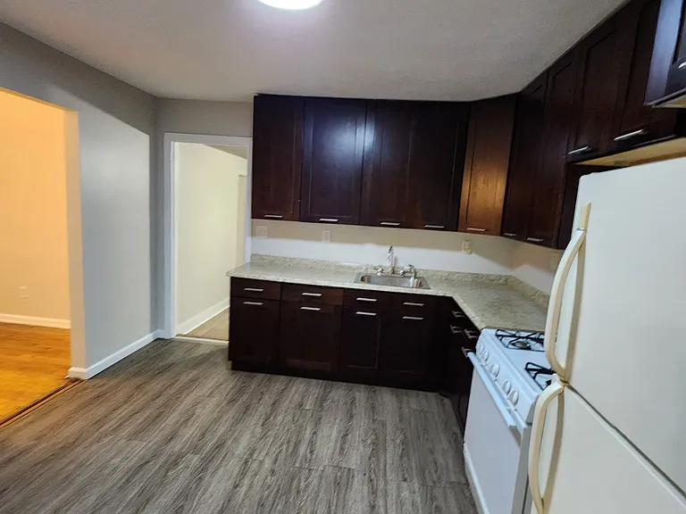 1704 Heck Ave — Photo 8