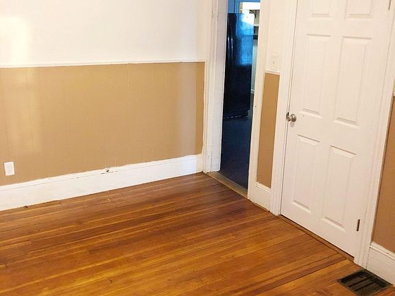 5th image of 22 Blaine Ave