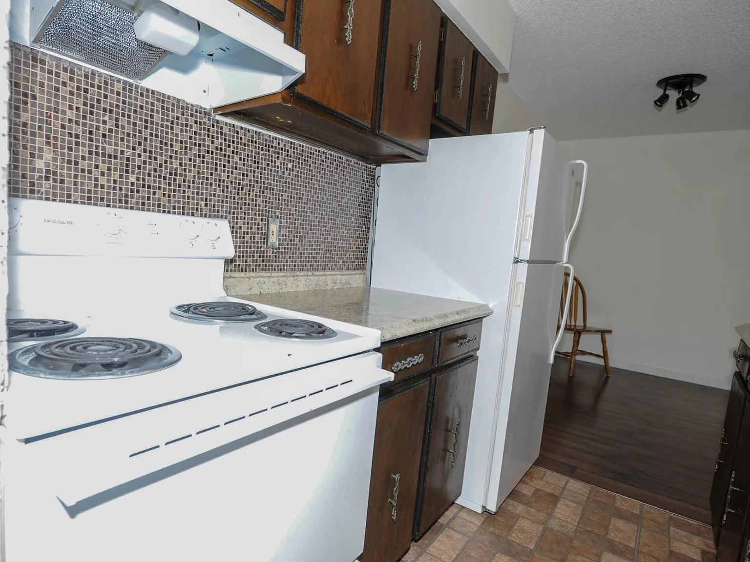 2 bed, 967 sqft, $1,300 — Photo 4