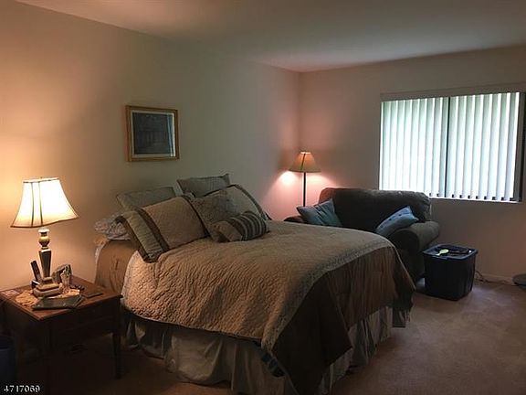 4th image of 282 Redwood Ct #11