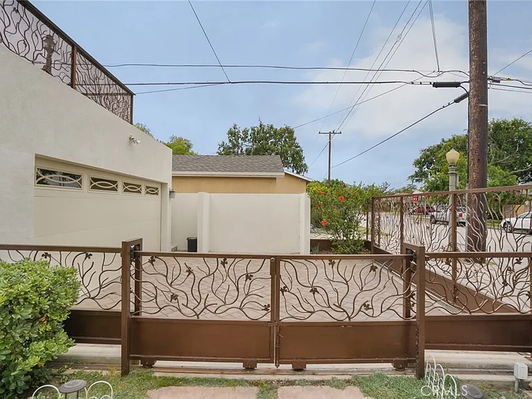 11060 Wagner St — Photo 31