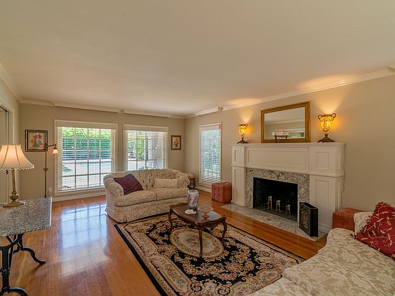 4th image of 4903 N Van Ness Blvd