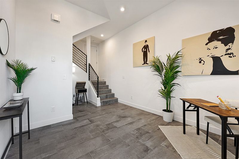 3rd image of 6419 Phinney Avenue N