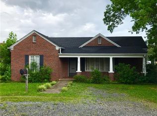 611 E Rutherford St, Landrum, SC 29356