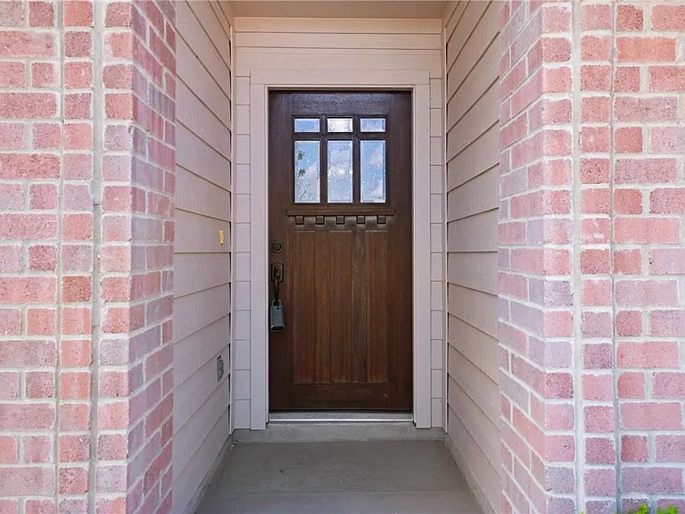 3800 Vonnegut Ct — Photo 3