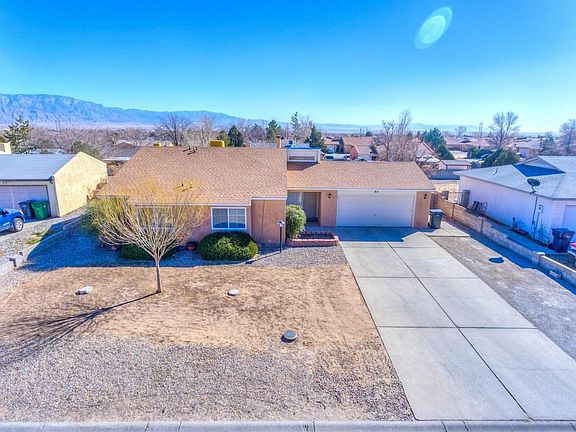 82 Dakota Morning 737