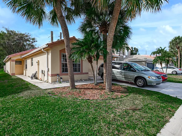 7085 Chesapeake Circle, Boynton Beach, FL 33436