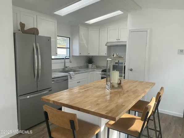 5 Pine Cone Lane, Manahawkin, NJ 08050