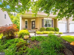 32 Buckingham Dr, Pennington, NJ 08534