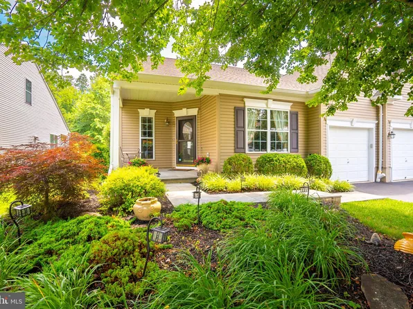 32 Buckingham Dr, Pennington, NJ 08534
