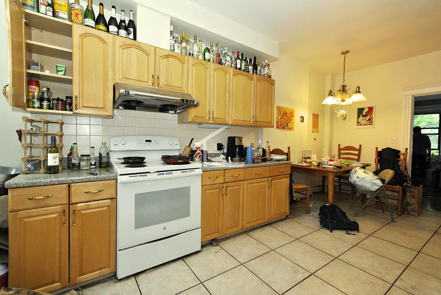 5 bed, 1800 sqft, $7,650 — Photo 1