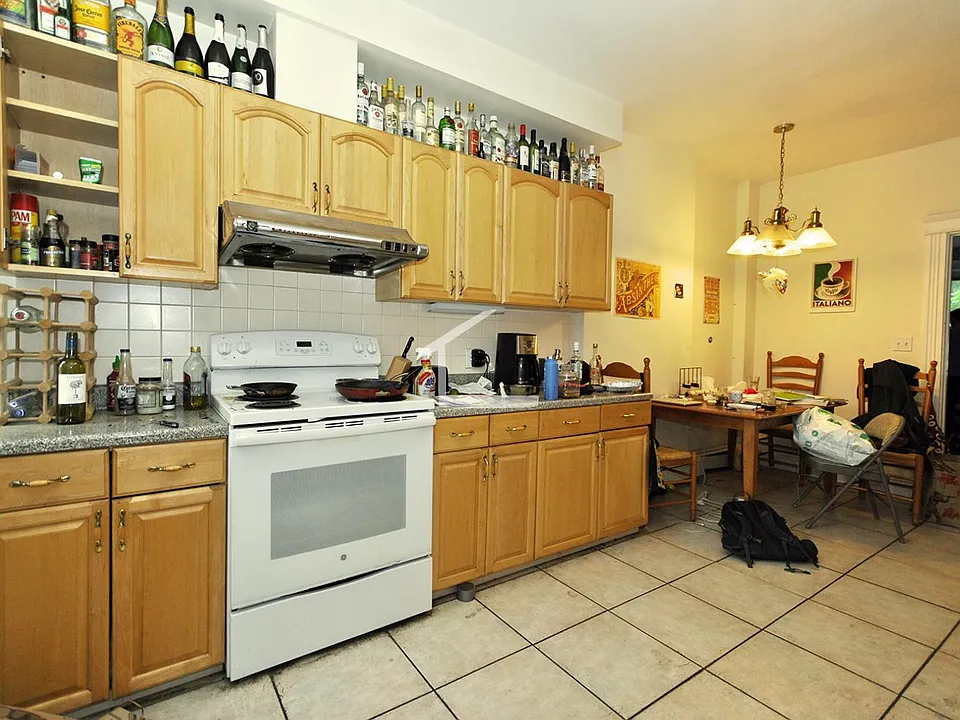 215 Saint Paul St #4