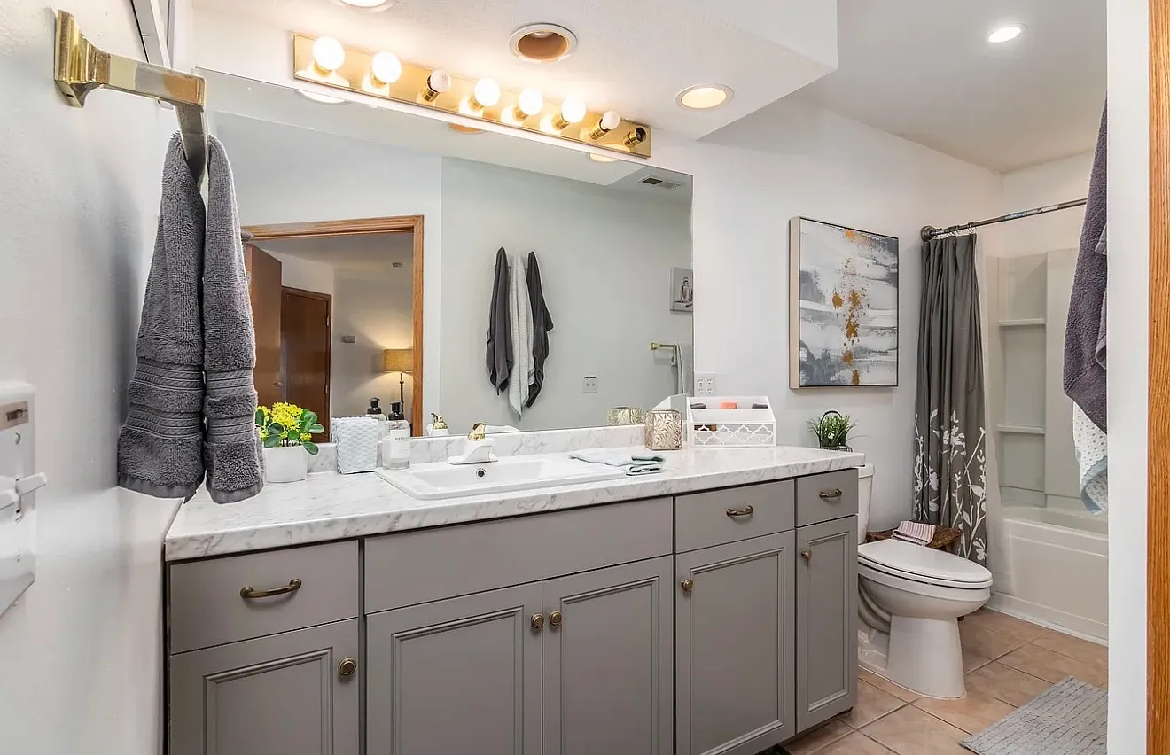 2 bed, 1380 sqft, $1,900 — Photo 1