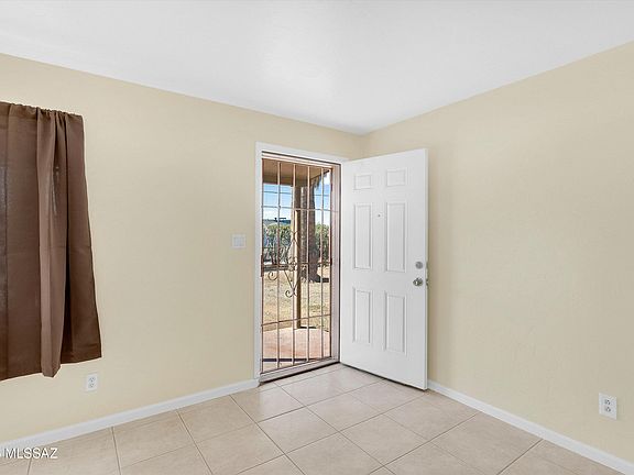 4th image of 945 E Prince Rd