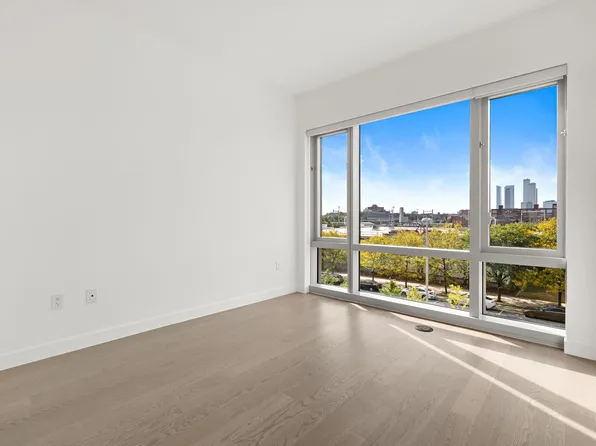 75 Park Lane South image 6 of 38