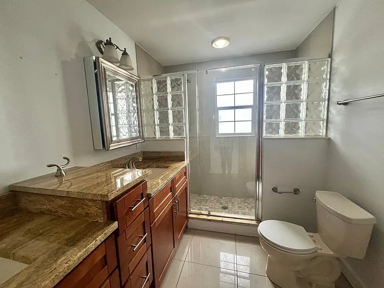 3302 N Lincoln Ave — Photo 9