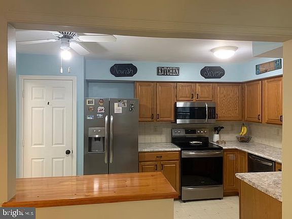 3rd image of 4063 Buttonwood Dr