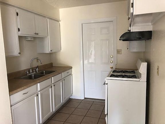 2nd image of 810 Hazelton St APT A