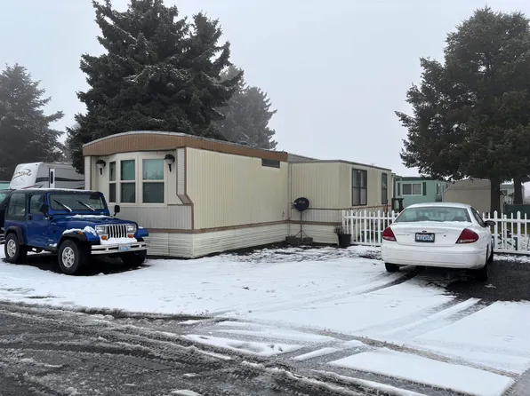 2011 S Craig Rd Trailer 36, Airway Heights, WA 99001