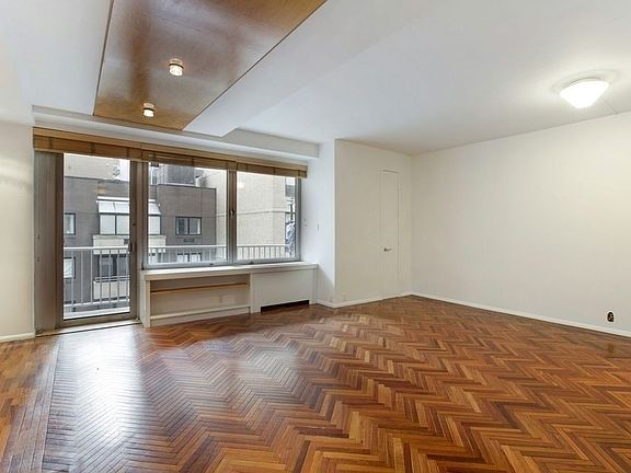 3rd image of 216 East 47th Street #4b