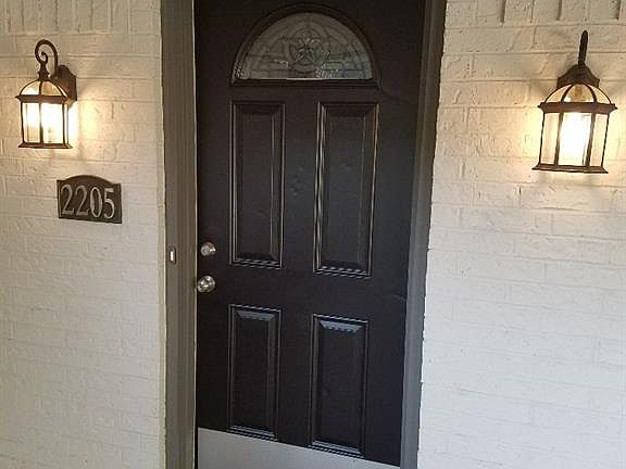 5th image of 2205 Park Hill Dr
