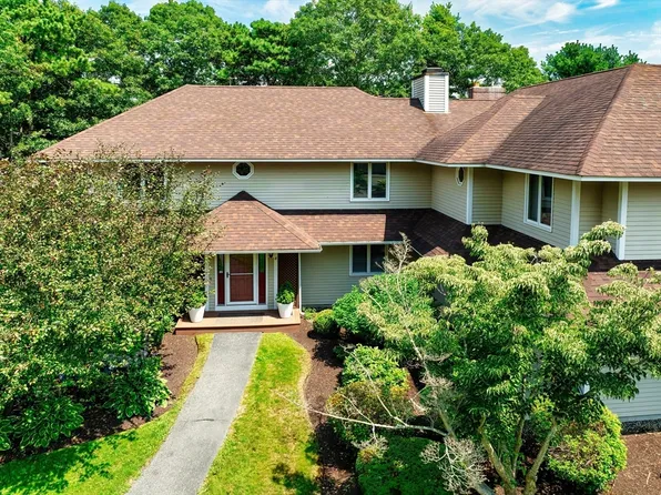 8 Bittersweet Ln Unit 8, Buzzards Bay, MA 02532