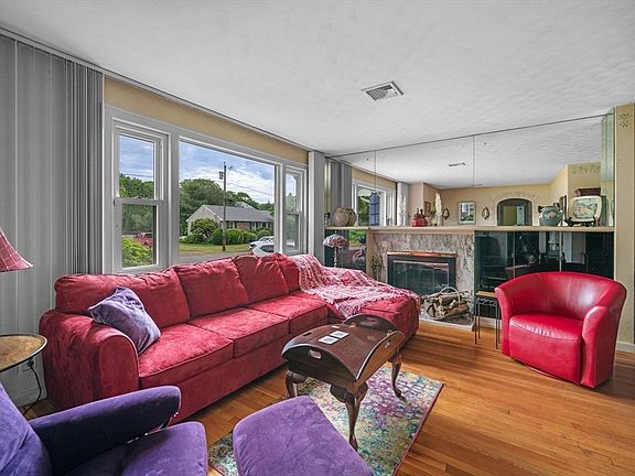 3rd image of 3 Countryside Ln
