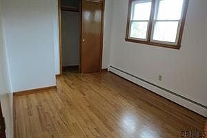 4th image of 3 Eastwood Dr
