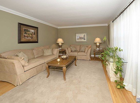 2nd image of 8-20 Fair Lawn Ave