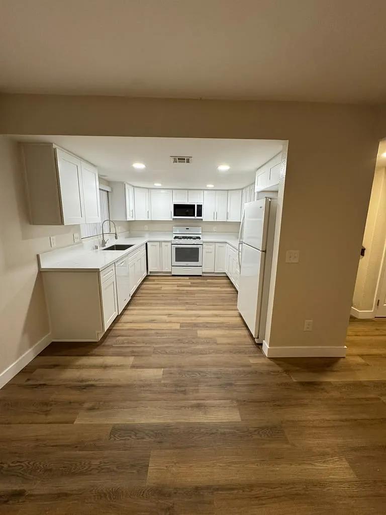 3 bed, 2.5 bath, 1700 sqft, $3,300 — Photo 1