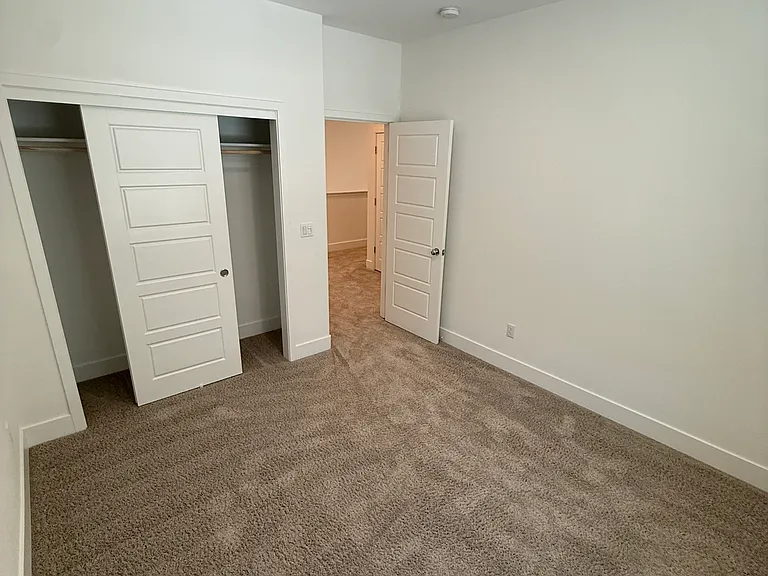 2762 E Tamarind Dr — Photo 18