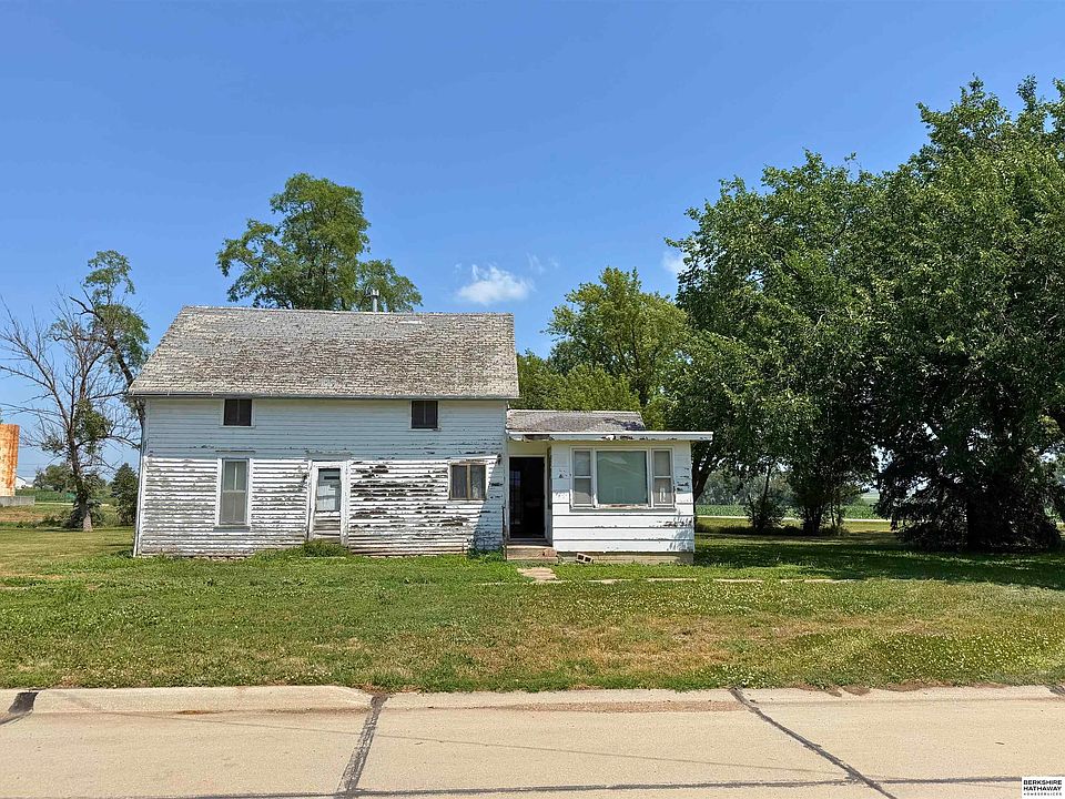 1st image of 211 W Poplar St