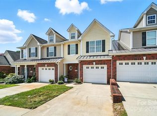 1995 Talbot Ln, Hickory, NC 28602