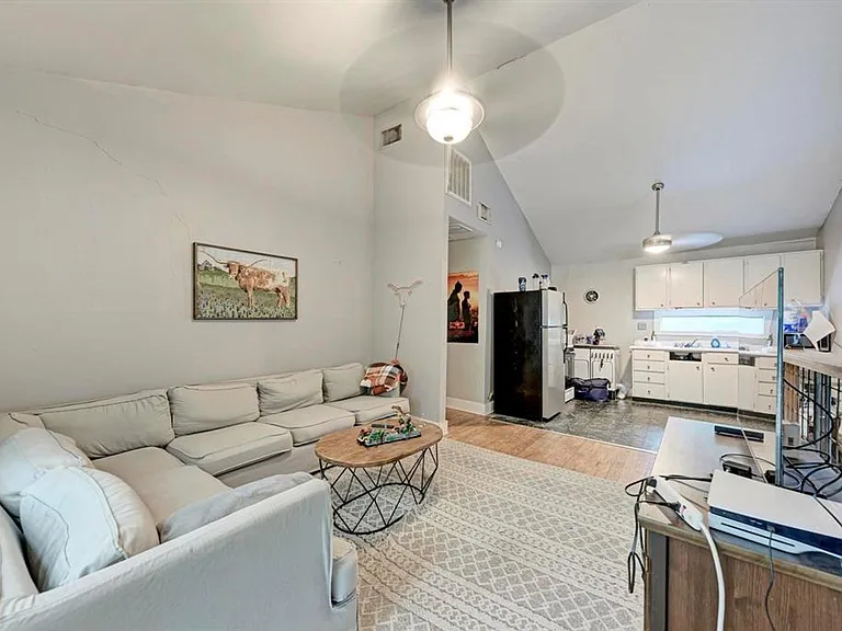 2834 Salado St — Photo 28