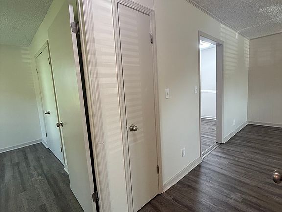 4th image of 425 E School St #1