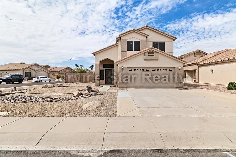 3 bed, 2.5 bath, 1783 sqft, $2,499 — Photo 1