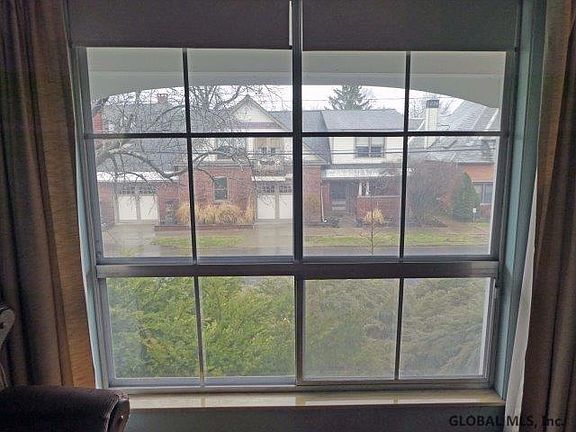 4th image of 181 Woodlawn Ave