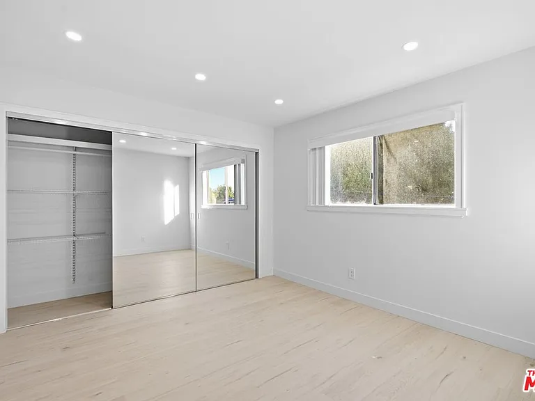 13025 Moorpark St #208 — Photo 12