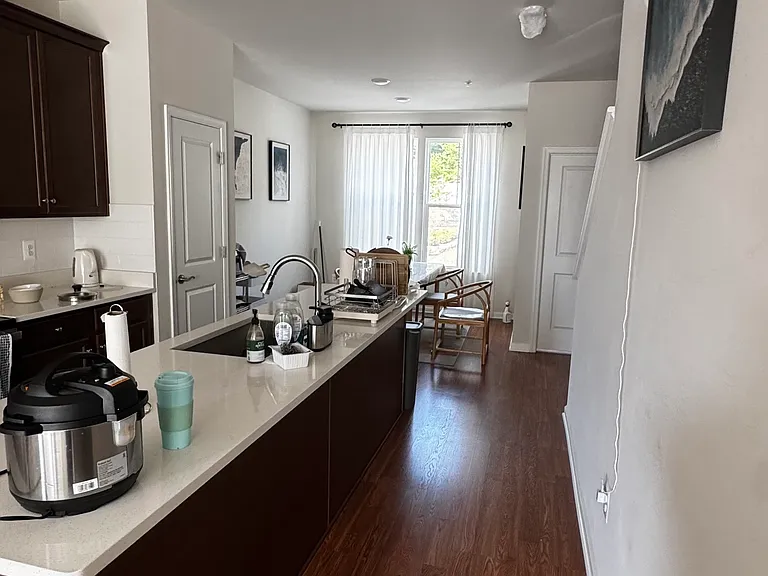 3405 Carnaby St — Photo 14
