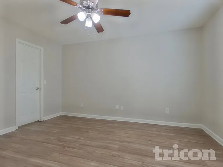 279 Legend Oaks Dr — Photo 8