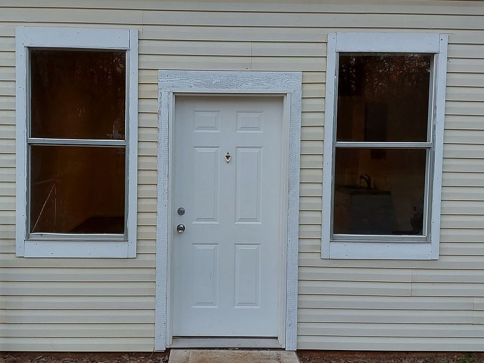Blinds have since been installed in one Window, but the prior renter had items blocking the other, but we have them on-site, and the other will be installed prior to tenant move-in. Working 2 jobs, I just haven't had extra time, yet...