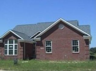 20318 Twin Pond Dr, Brownstown, MI 48183