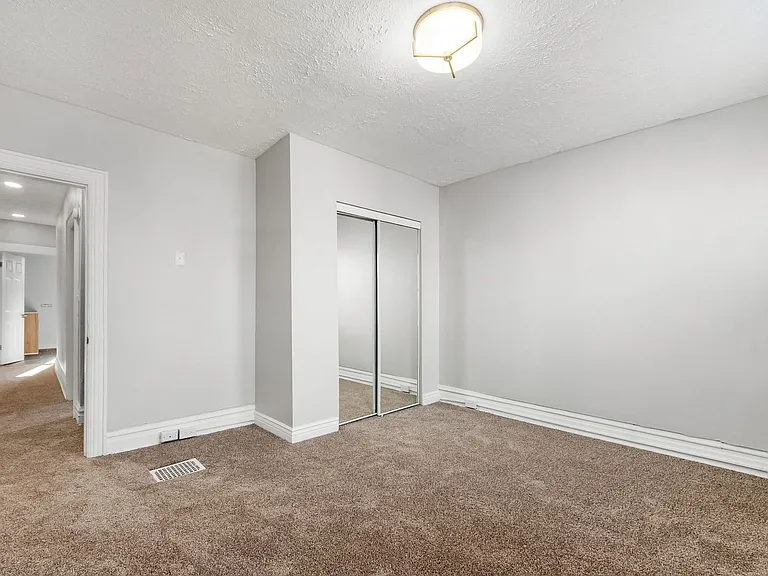 415 Mithoff St — Photo 16