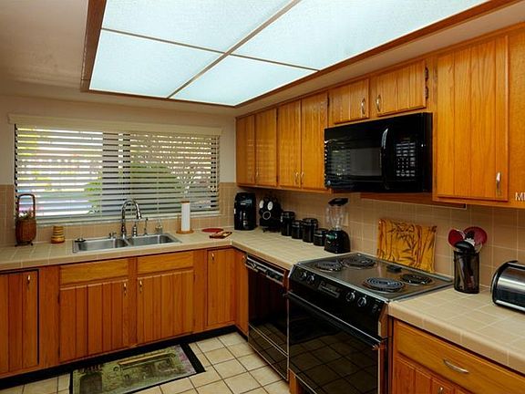 5th image of 3102 Village Ct #C2