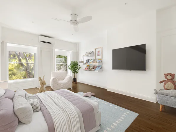 42 South Portland Avenue image 14 of 28